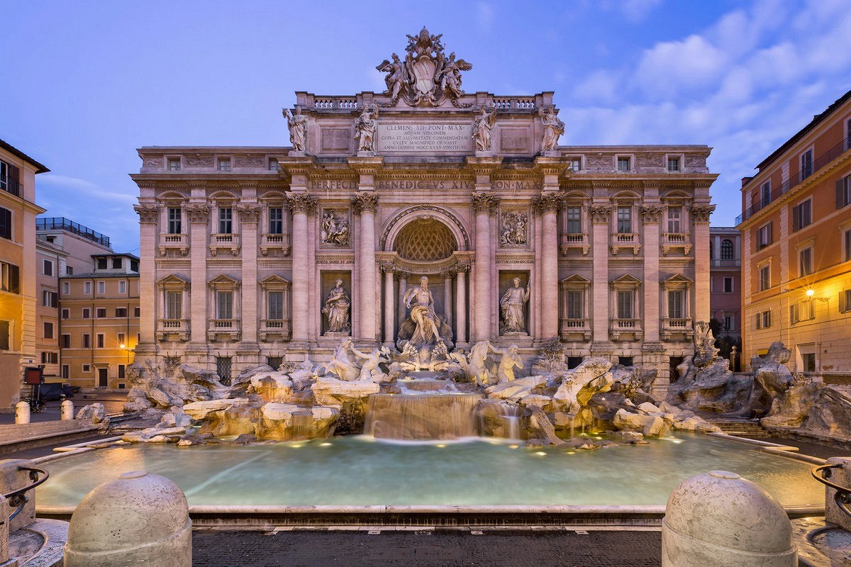В Риме ввели платный вход к фонтану Треви одной из самых популярных достопримечательностей города из которой ежегодно достают десятки тонн монет Входной сбор составил 2 евро 180 рублей Его будут взимать по будням с 11 30 до 22 00 и по выходным с 9 00 до 22 00 В мэрии надеются что платный вход к фонтану сделает туристические потоки менее хаотичными а еще поможет городской казне предполагается что достопримечательность будет приносить 6 5 млн евро ежегодно Больше новостей в Daily News