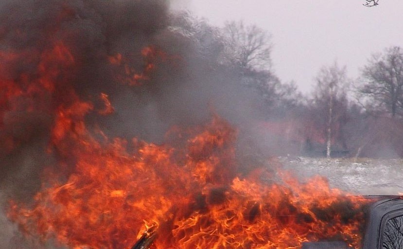 В Вилючинске выяснили кто поджог Тойоту Хайлюкс Сурф Задержанный заявил что причиной стал личный конфликт с владельцем Внедорожник загорелся ночью в микрорайоне Центральный Чтобы найти поджигателя полиция собрала образцы для генетического анализа Подробности по ссылке   kamtime ru article e5a37038 3620 4e9f 9332 03e72e43d79d