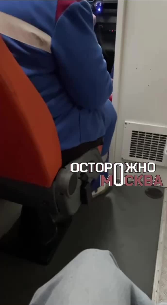 Школьница в Москве получила медицинскую помощь после употребления колбасы с металлическими включениями