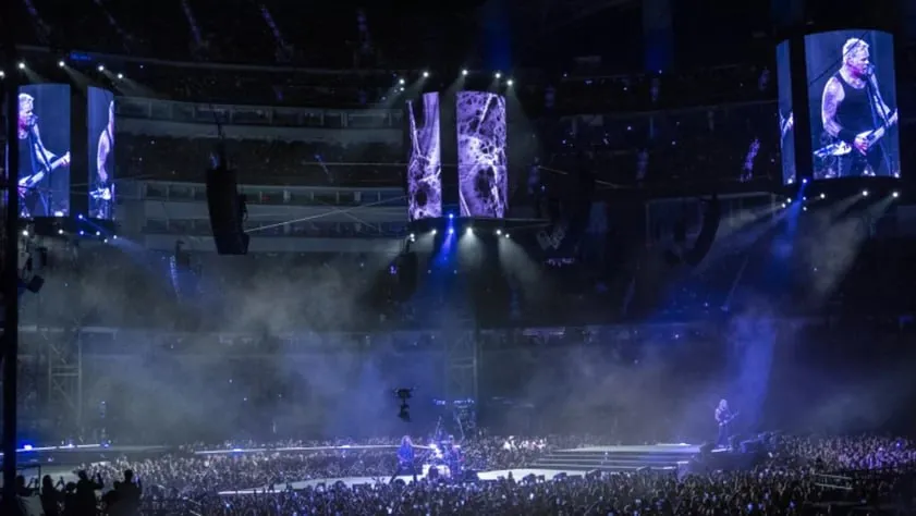Metallica встряхнула Афины концерт вызвал мини землетрясение Концерт американской метал группы Metallica прошедший в субботу на стадионе на севере Афин в Греции вызвал микросейсмические толчки сообщает РИА Новости со ссылкой на местную газету Ekathimerini Мероприятие собрало более 80 тысяч зрителей Прыжки толпы спровоцировали мини землетрясение такое явление еще называют концертными толчками Фото K C Alfred Keystone Press Agency Подписывайтесь на amic ru в Max