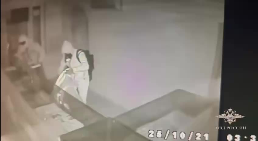 Задержаны пятеро воров, обокравших офисы и ювелирные магазины на 15 миллионов рублей в России