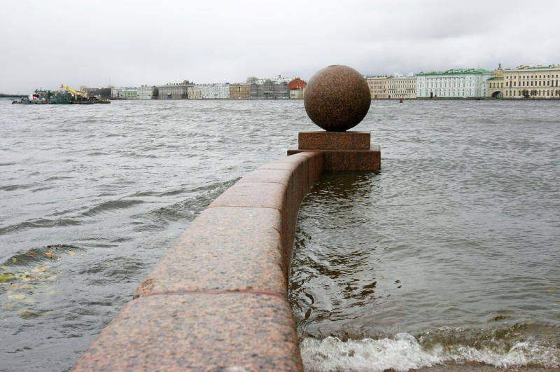 Штормовой ветер под Новый год.  МЧС Петербурга предупредило о сильном ветре 30 декабря — порывы могут достигать 23 м/с. Жителей просят обходить рекламные щиты и шаткие конструкции, дома закрывать окна и не оставлять машины под деревьями.  Погодные качели продолжают раскачиваться, а снег на Новый год остаётся под вопросом.     – жми тут   #спб #питер #новыйгод