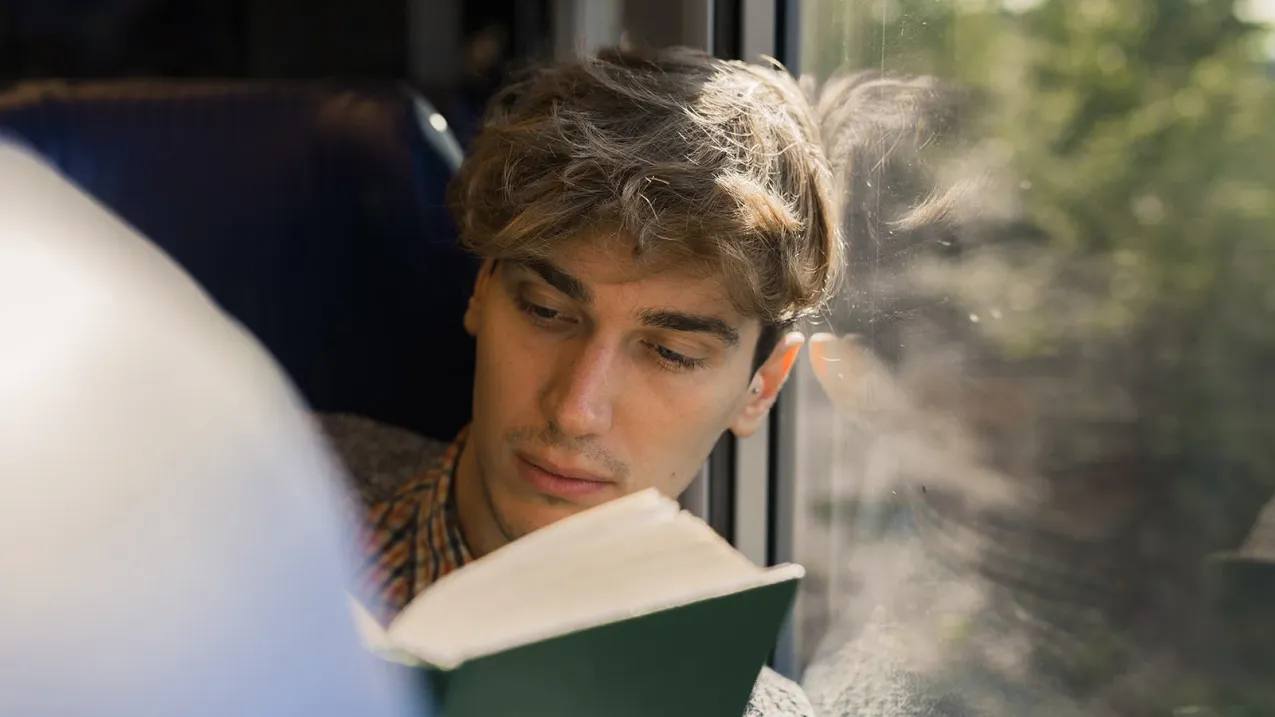 Эксмо сообщило о запуске нового книжного издательства Soda Press По словам представителей компании оно будет работать с аудиторией 12 18 и 18 35 лет а в портфеле будет представлен широкий выбор жанров от жизненных драм до антиутопий и фэнтези Getty Images