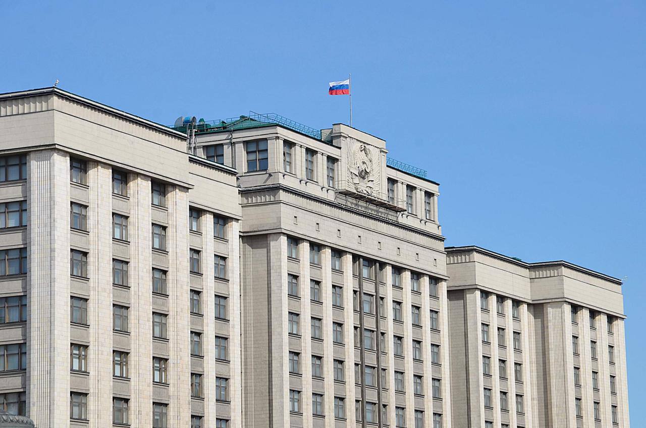 ⁉ Комитет по охране здоровья проведет рабочее совещание на тему вакцинопрофилактики менингококковой инфекции Во вторник, 15 июля, Комитет по охране здоровья под Председательством Александра Григорьевича Румянцева проведет заседание рабочей группы по вопросам «Вакцинопрофилактики менингококковой инфекции». Мероприятие будет посвящено: Обсуждению текущего состояния вакцинопрофилактики менингококковой инфекции в Российской Федерации среди взрослого и детского населения; Вопросам мер поддержки исследований и организации отечественного производства вакцин для профилактики менингококковой инфекции; Совершенствованию нормативно-правовой базы в сфере иммунопрофилактики в Российской Федерации. В заседании примут участие Председатель Комитета по охране здоровья Сергей Леонов, представители Минздрава, Роспотребнадзора, Минпромторга, ФМБА России, главные внештатные специалисты Минздрава по инфекционным болезням и по профилактической медицине, а также представители отечественного фармпроизводства и эксперты отрасли. Дата проведения: 15.07.2025 Время: 10:00 Место: Зал №1004 Зал Фракции ЛДПР, ул. Охотный ряд, д.1 Трансляция #КомитетПоОхранеЗдоровья #Вакцинопрофилактика