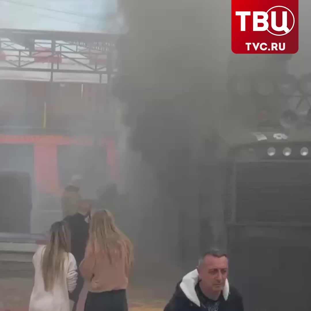 Пожар в парке аттракционов в Анапе: огонь охватил картинг-зону