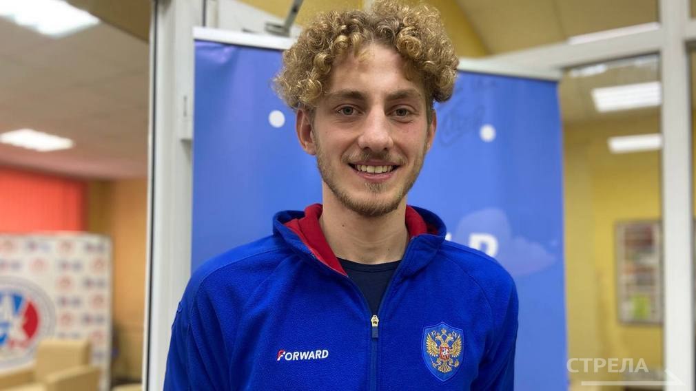 Брянский пловец Илья Бородин вышел в финал чемпионата мира - 2025. Мировой чемпионат по водным видам спорта стартовал в Сингапуре 11 июля. Илья Бородин вышел в финал ЧМ-2025, показав результат 4.10,63 в заплыве на 400 метров комплексом. В финале за медали состязаний также будет бороться 25-летний российский пловец Максим Ступин, который вышел в финальную часть состязаний с результатом 4.11,53. Фото: РИА Стрела
