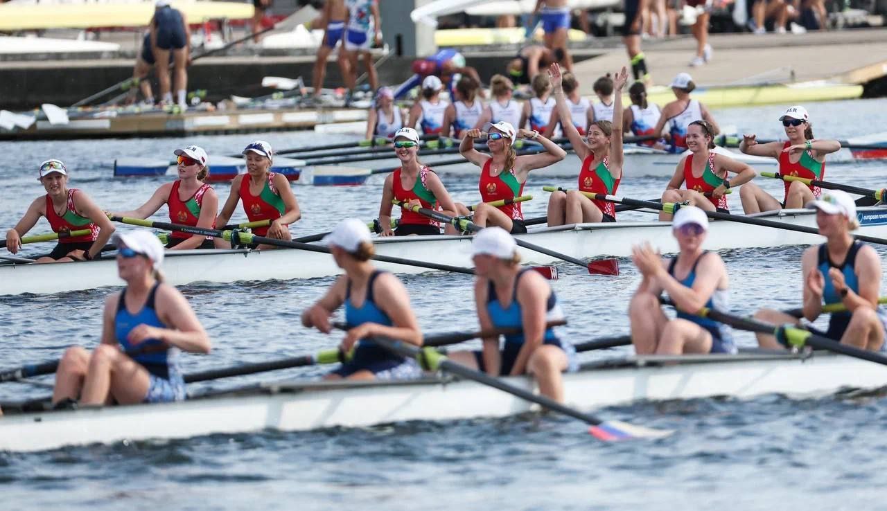 Спорт, искусство и летняя энергия столицы: 21 июня в Москве пройдет фестиваль «Две реки» Он объединит соревнования по академической гребле с гонками восьмерок, двоек и одиночек, этап Мировой серии по хайдайвингу, SUP-заплыв по Яузе и открытые прогулки на стилизованных лодках «Викинг». Также в программе зрелищные выступления на гидрофлайбордах, заезды аквабайков и мотосёрфов, мастер-классы. На главной сцене пройдут музыкальные выступления, а на площадке у ГЭС-2 — танцевальные перформансы. «Две реки» — это крупнейшее спортивное событие на воде, организованное Департаментом спорта города Москвы.