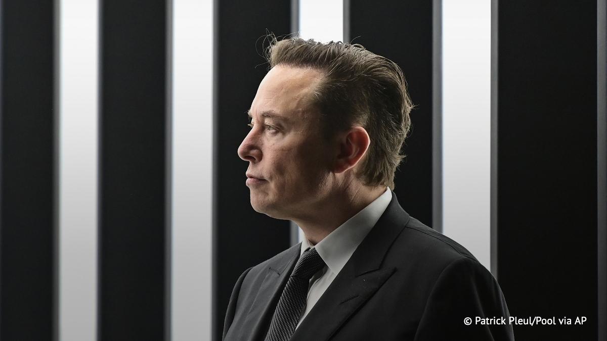 Илон Маск заявил, что ИИ по своим способностям уже превосходит большинство людей. Через пять лет он обгонит все человечество. / Наука