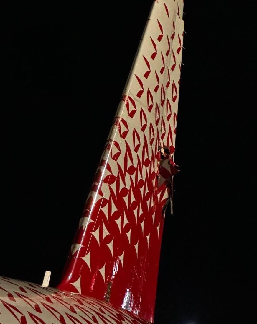 Суперджет столкнулся с китайским Airbus A330 и лишился части хвоста Фонтанка bankrollo