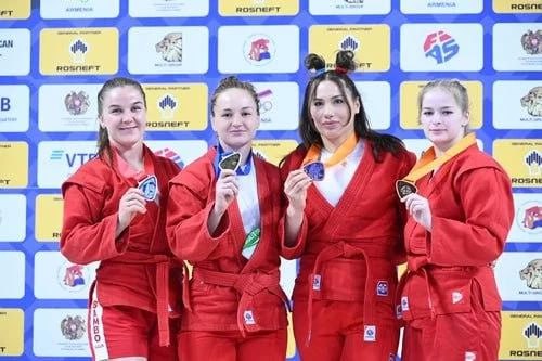 Челябинка Таисия Киреева стала победительницей Кубка мира по самбо  Южноуральская спортсменка Таисия Киреева стала победительницей Кубка мира по самбо, состоявшегося в Ереване седьмого-восьмого июня.  В соревнованиях приняли участие 252 лучших самбиста из 18 стран, которые боролись за медали в спортивном и боевом самбо в 28 весовых категориях.  Таисия Киреева одержала победу в состязаниях в весовой категории 72 килограмма. Чемпионку тренируют Салават Мингазов и Андрей Востриков.  Другой южноуральский спортсмен Аслан Курбанов стал бронзовым призером.  Спортсмен выступал в весовой категории 88 килограммов. Тренером самбиста является Евгений Базилов.  URALPRESS.RU