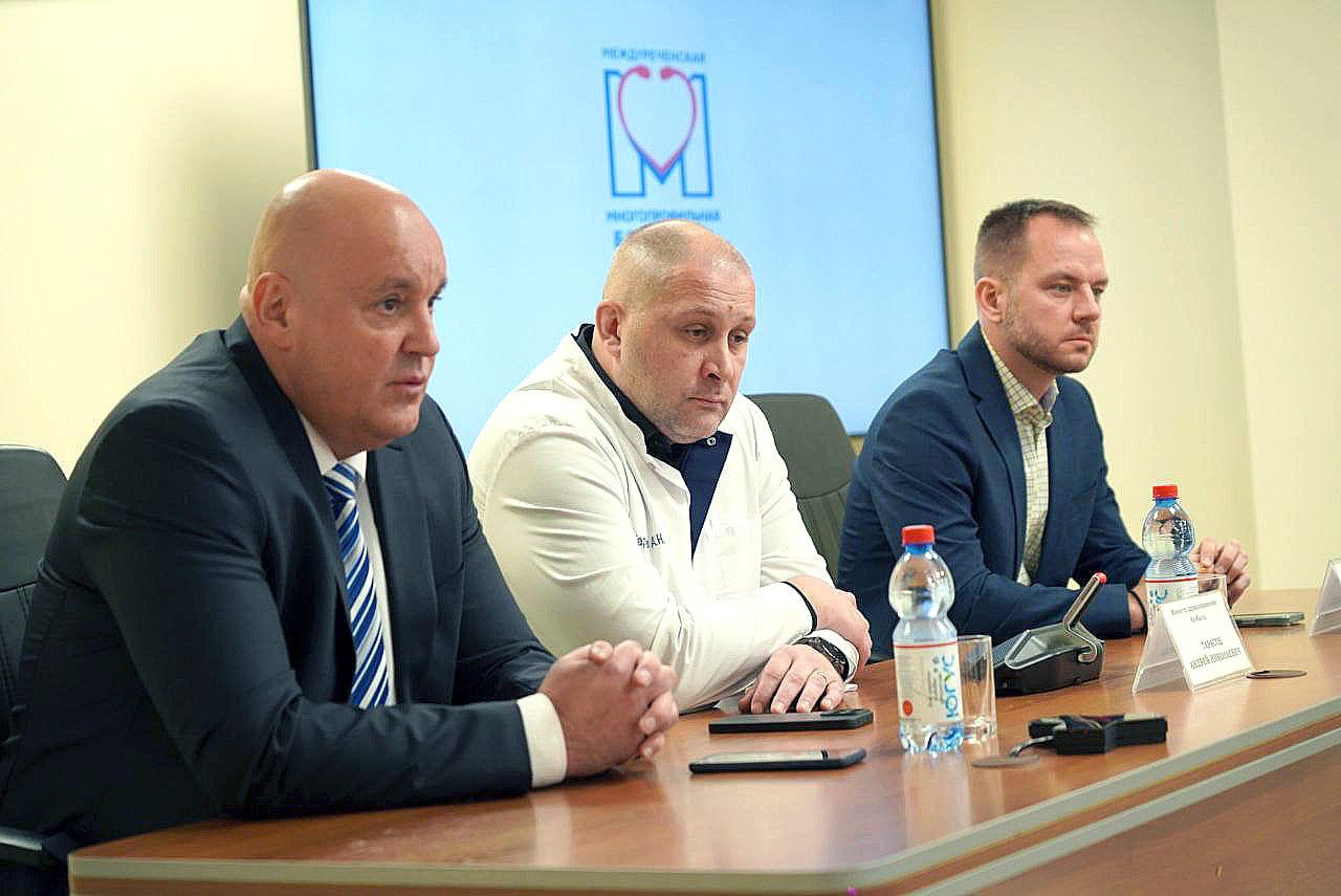 Новым главврачом Междуреченской городской больницы назначен Сергей Рыбников Родом из Кузбасса работал акушером гинекологом преподавал в КемГМУ С июля 2023 возглавлял Тульский областной перинатальный центр Вести Кузбасс   Написать Подписывайтесь в MAX