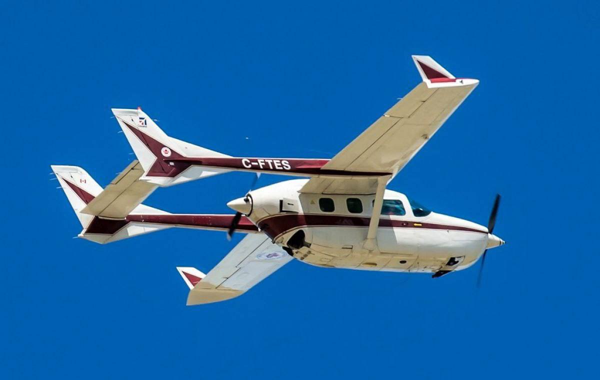 Казанцы, предположительно, заметили в небе самолёт Cessna 337 Skymaster, который совершал учебный полет Подписаться на «Вечерку»