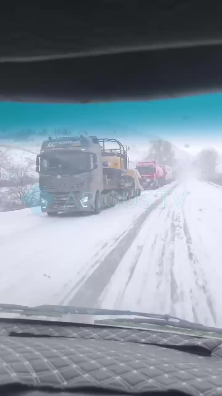 Затор на Тугнуйском перевале в Бурятии из-за снегопада