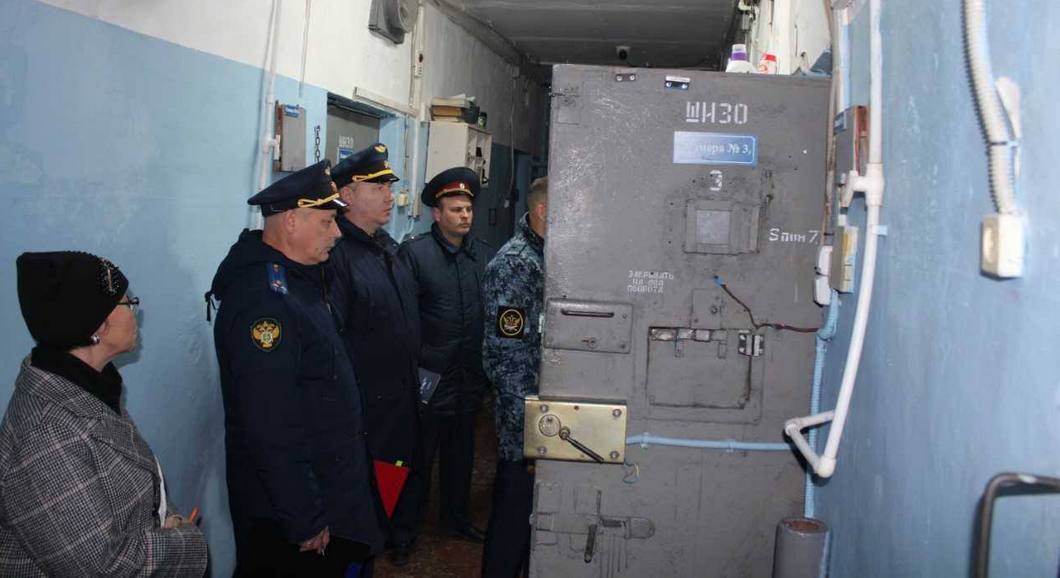 В исправительных учреждениях Камчатки выявили многочисленные нарушения Камчатские прокуроры проверили условия содержания осужденных в исправительной колонии 5 и исправительном центре По итогам выездной проверки выявлены многочисленные нарушения Нажмите для подробностей   kam24 ru news main 20251028 122123 html utm source telegram utm medium messenger