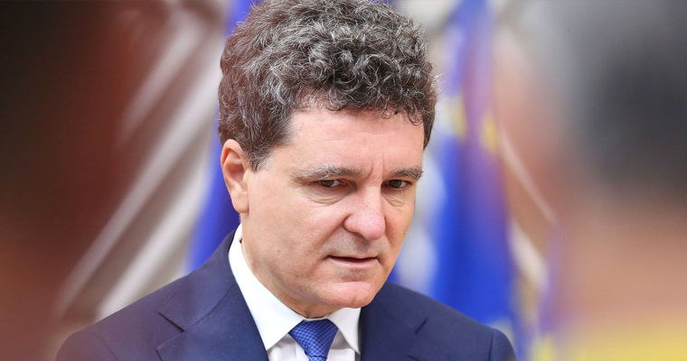 Президент Румынии проигнорировал похороны Иона Илиеску  Никушор Дан не присутствовал на похоронах Иона Илиеску, хотя и в среду, и в четверг находился в своем рабочем кабинете. "Пусть Бог простит его", – сказал президент Румынии.