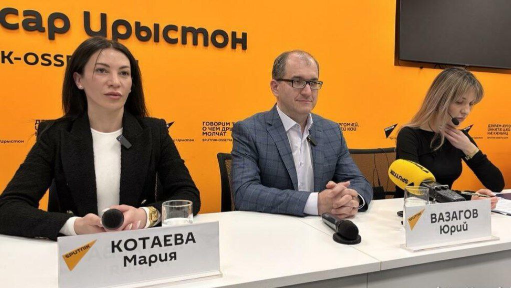 Перед Южной Осетией открываются широкие перспективы на международной арене - эксперт об итогах визита президента в Москву Поездка президента Южной Осетии Алана Гаглоева в Москву для празднования 80-летия Дня Победы, а также его встречи с главами государств, включая Владимира Путина, свидетельствуют о том, что у республики возникают значительные возможности для укрепления позиций на мировом уровне. Как отметил в ходе пресс-конференции в Sputnik глава информационно-аналитического управления администрации президента РЮО, политолог Юрий Вазагов, Южная Осетия в числе других друзей и союзников России занимает позицию касательно установления справедливого миропорядка, учета прав народов и недопустимости вмешательства в дела других стран. "Если рассматривать политические результаты недавних встреч, то они, безусловно, были направлены на укрепление наших позиций на международной арене. Мы провели переговоры с государствами, с которыми подписаны соглашения и налажены дипломатические связи. Поддержание преемственности и дальнейшее развитие уже установленных контактов играет ключевую роль. В международной политике, как и в других областях, необходимо придерживаться последовательной и активной позиции", - отметил эксперт. Подробнее читайте на нашем сайте