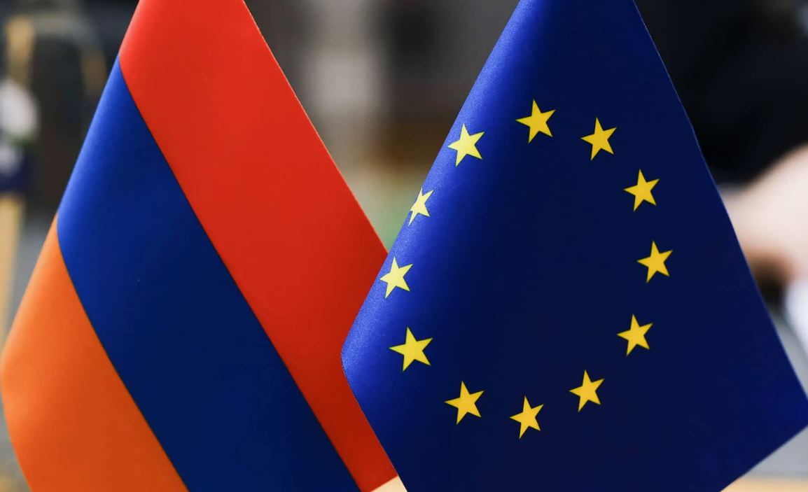 Министр иностранных дел Армении Арарат Мирзоян: Страна пока не направляла заявку о вступлении в Евросоюз   По его словам, пока приоритетным вопросом для Брюсселя и Еревана остается либерализация визового режима. Стороны ведут переговоры на эту тему.  СТАРШИЙ ИНСПЕКТОР