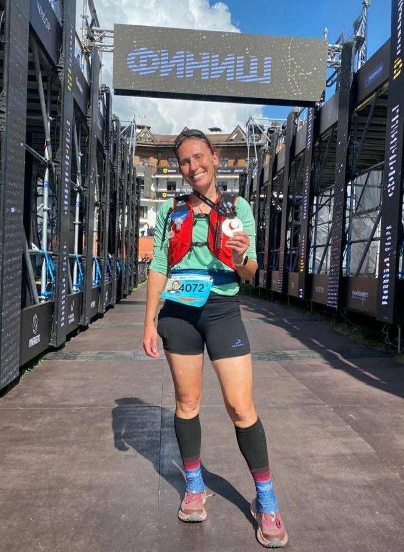 Спортсменка из Татарстана Александра Киселёва покорила горный ультрамарафон в Сочи Она заняла пятое место в экстремальной дисциплине за 6 часов преодолев 40 км по сложнейшему рельефу с набором высоты 3 тыс метров Казань на Максималках