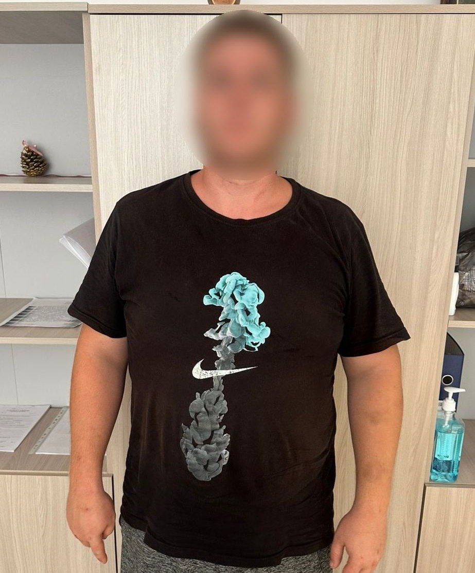 ‍ Мужчина травмировал знакомого шампуром  Житель поселка Виноградный под Анапой использовал в ссоре с оппонентом необычный «аксессуар». В причинах ЧП пришлось расследовать местным оперативникам.  Из местной больницы поступила информация о мужчине с колотыми ранами. Потерпевший рассказал, что выпивал с 28-летним знакомым, и в ходе ссоры тот нанес ему несколько ударов тупой стороной шампура по спине и один колотый в область груди.  Дебоширу грозит до 10 лет лишения свободы, сообщает Отдел МВД России по городу Анапе.  #происшествия    Телеканал «Краснодар»   написать