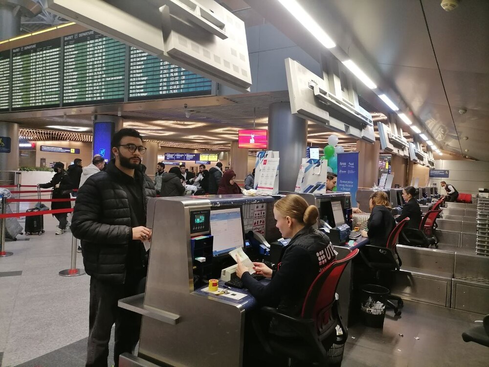 Сегодня в аэропорту Внуково встретили первый рейс Flynas из Джидды Саудовская Аравия Авиакомпания будет выполнять рейсы между Джиддой и Москвой три раза в неделю по вторникам четвергам и субботам Эксперты отмечают высокий интерес со стороны пассажиров из Саудовской Аравии а также растущий спрос на перелеты в Джидду со стороны россиян в том числе для поездок к Красному морю в Аль Улу а также для совершения хаджа и умры Подробности о новых рейсах а также что планируют предложить туристам операторы в материале Profi Travel profitravel flynas джиддамосква саудовскаяаравия прямыерейсы внуково авиановости туризм безвиз хадж умра красноеморе туроператоры