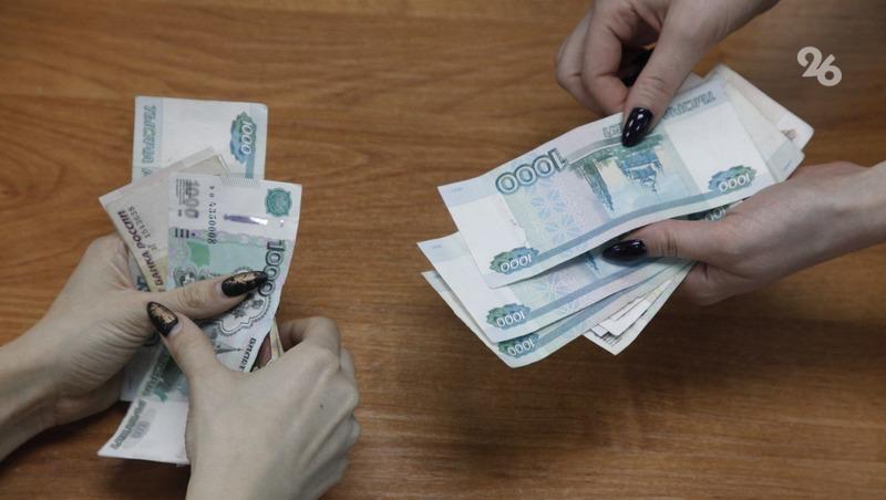 За господдержку домохозяек выступили 59% ставропольчан В Госдуму внесён законопроект о выплатах, предназначенных для граждан, ведущих домашнее хозяйство или ухаживающих за детьми, инвалидами или пенсионерами. Так, для получения выплаты неработающие трудоспособные граждане должны будут обязательно проживать с семьёй. При этом доход на одного человека не должен быть больше двух прожиточных минимумов региона. А новые граждане России могут получить право на господдержку только через пять лет проживания в стране. Опрос сервиса SuperJob показал, что большинство ставропольцев одобряют такую поддержку, 15% выступили против, с ответом затруднились ещё 26%.