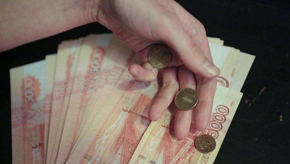 В Петербурге 2026 год отметится снижением роста предлагаемых зарплат следует из данных hh ru За 2025 год предложения по зарплате в вакансиях для петербуржцев в среднем увеличились на 12 Медианная предлагаемая зарплата к концу декабря установилась на отметке 86 7 тысяч рублей Из за завершения фазы острой зарплатной конкуренции в Петербурге замедлится рост предлагаемых зарплат в 2026 году Рынок постепенно приходит к гармонизации и решающими факторами становятся не только зарплатные предложения но и такие характеристики как условия труда гибкие форматы репутация компании и другие Надежда Ишкиняева Подписаться на ДП в Telegram MAX