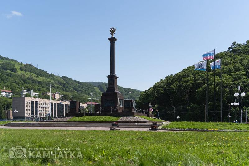Фейерверк и Александр Маршал столица Камчатки отметит день города 13 сентября для жителей и гостей краевой столицы будет организована насыщенная культурная программа Начало основного праздника в 15 00 Основные мероприятия пройдут на трёх площадках спортивный парк Спартак городская площадка Экосистема Дача площадь у стелы Город воинской славы В программе экскурсия по Петропавловску Камчатскому от Исторического выставочного центра Город воинской славы исторический пролог Героическая история города от Витуса Беринга до наших дней выступление Государственного академического Корякского национального ансамбля Мэнго имени А В Гиля интерактивная площадка уличного искусства выставка раритетных автомобилей и мотоциклов соревнования парусников и многое другое Главным музыкальным событием вечера станет концерт народного артиста России Александра Маршала Завершится празднование фейерверком в 22 00 Подписаться Прислать Чат