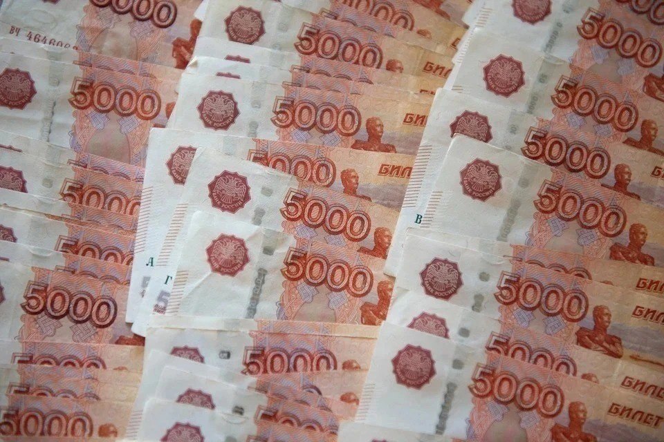 В Челябинской области 258 тысяч человек установили самозапрет на кредиты Почти 258 тысяч жителей Челябинской области с 1 марта установили самозапрет на кредиты через Госуслуги. Из них 9 тысяч человек позже сняли ограничения. Как сообщает Объединенное кредитное бюро ОКБ , регион вошел в топ-10 по стране, заняв девятое место. По России за два месяца самозапреты оформили 10,3 млн человек. Большинство 91% выбрали полный запрет на кредиты, 4% ограничили онлайн-займы, а 2% заблокировали микрокредиты. Наиболее активными оказались граждане 35–55 лет — на их долю приходится 44% всех обращений. Лидером по самозапрету на кредиты стала Москва 1,03 млн заявок , следом — Подмосковье 698 тыс. и Санкт-Петербург 478 тыс. .