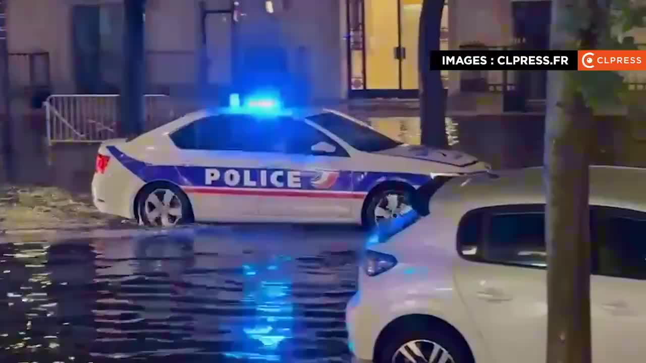 Шторм в Париже: затопленные улицы и перевёрнутый транспорт