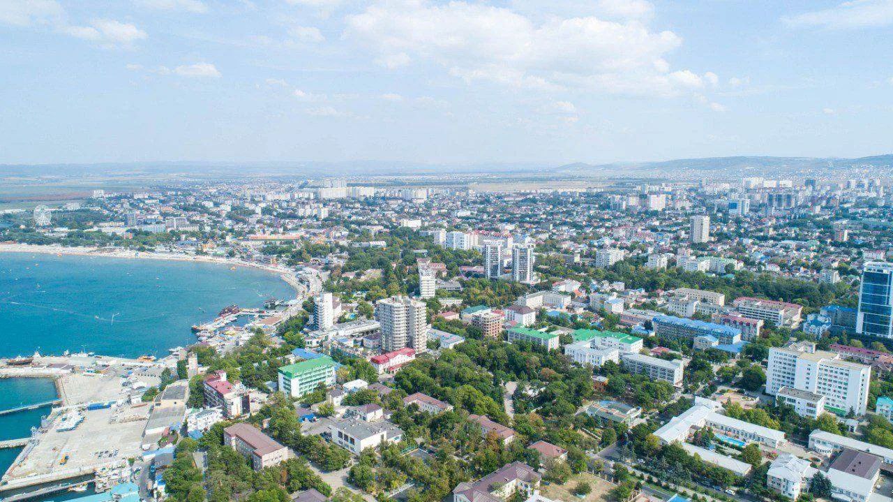 Вениамин Кондратьев Благодарю Правительство страны за продление отсрочки по уплате налогов для пострадавшего бизнеса Анапы и Темрюкского района Соответствующее постановление подписал Председатель Правительства России Михаил Мишустин Благодарю Правительство страны за продление отсрочки по уплате налогов для бизнеса Анапы и Темрюкского района пострадавшего от последствий крушения танкеров в Черном море Это очень важная мера поддержки для наших предпринимателей Решение касается налога на имущество землю авансовых платежей по этим налогам а также страховых взносов Сроки внесения платежей продлеваются еще на год отметил Вениамин Кондратьев Читайте нас в MAX