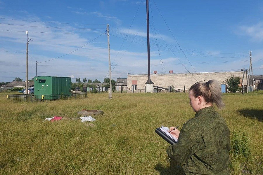 СК: в поселке Дивное погибли двое рабочих, еще один госпитализирован Во вторник, 15 июля, в правоохранительные органы поступило сообщение о гибели двух рабочих коммунальной организации в поселке Дивное. По предварительным данным, три человека были задействованы в работах очистке коллектора и отравились канализационными газами. В результате двое мужчин погибли на месте происшествия, третий пострадавший госпитализирован.