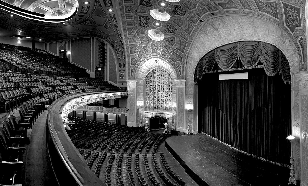 Опера Детройта отменила начало сезона Detroit Opera объявила об отмене первой постановки нового сезона оперы Джакомо Пуччини Девушка с Запада Как сообщает Detroit Free Press театр объяснил решение сокращением государственных дотаций и падением объёмов частных пожертвований По словам президента Opera America Марка Ско́рки это прагматичный ответ на дефицит бюджета хотя и серьёзный удар для публики и артистов Ранее финансовый кризис затронул и Берлин на сезон 2025 26 Немецкая опера отказалась сразу от трёх спектаклей а Komische Oper и Берлинская опера по одному Снижение поддержки со стороны Сената столицы Германии вынудило театры урезать репертуар По сообщениям в СМИ сокращение бюджета на культуру в Берлине в 2026 году продолжится opernogobaleta отдать голос