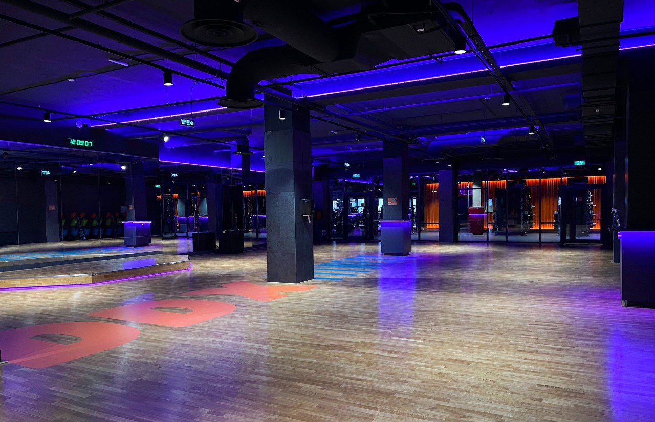 cre news Двухуровневый DDX Fitness открылся в ТЦ Детский мир в Саратове Федеральная сеть DDX Fitness открыла новый клуб площадью 2 9 тыс кв м в торговом центре Детский мир в Саратове Пространство объединяет тренажёрные и групповые залы а также полноценную SPA зону Подробнее   cre ru news 100407