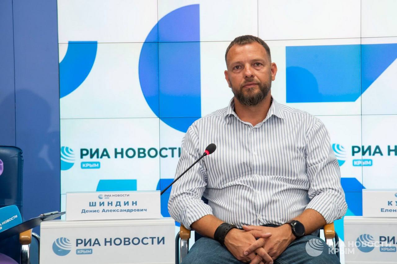 Цифровизация системы ЖКХ в Крыму упростит жизнь жителям. После ее внедрения аббревиатура "ЖКХ" не будет казаться чем-то страшным. Об этом в пресс-центре РИА Новости Крым рассказал председатель Комитета по предпринимательству в сфере ЖКХ Союза торгово-промышленной палаты республики Денис Шиндин. Цифровая трансформация жилищно-коммунального сектора упростит взаимодействие крымчан с поставщиками услуг, позволит отслеживать изменения тарифов и сроки проведения капремонта. Помимо этого, цифровизация самих сервисов нужна для поставщиков: ресурсоснабжающих и управляющих организаций. И третий пункт – задача сделать так, чтобы правительство Крыма получало актуальную информацию "о делах в сфере ЖКХ" для дальнейшей работы. 2 4 ⏹5 6