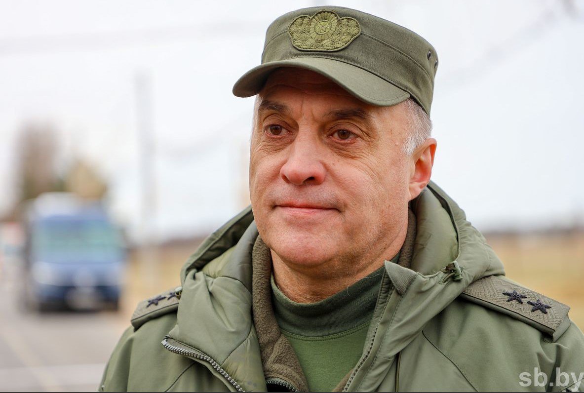 «Президентом была поставлена задача Госсекретариату Совета безопасности организовать и проверить физическую подготовку руководящего состава всех структур системы обеспечения национальной безопасности нашей страны», – заявил госсекретарь Совбеза Александр Вольфович. «Акцент сделан на качестве проведения мероприятий как оперативной, так и боевой подготовки, поскольку основой качественного выполнения задач по предназначению является физическая подготовка, физическая выносливость военнослужащих. Исходя из этого Президентом была поставлена задача Государственному секретариату Совета безопасности организовать и проверить физическую подготовку руководящего состава всех структур системы обеспечения национальной безопасности нашей страны. То есть всех генералов и офицеров, состоящих на высших воинских должностях». Под проверку попали все генералы и полковники, занимающие генеральские должности, из 11 силовых ведомств. Несмотря на то, что занятия организовывал Государственный секретариат Совета безопасности, в строй также был поставлен и высший офицерский состав этой структуры. Прислать новость
