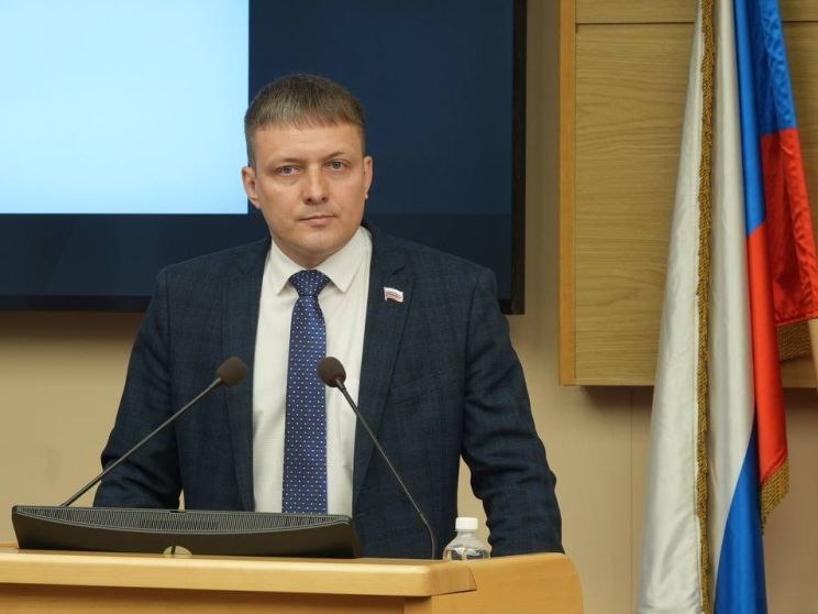 Депутаты Законодательного Собрания поддержали инициативу учреждения звания «Заслуженный архитектор Иркутской области».   Звание будут присваивать за заслуги в проектировании и возведении уникальных архитектурных комплексов.  Кроме того, по инициативе депутатов в регионе увеличат количество жителей, которым ежегодно присуждают звание «Заслуженный донор Иркутской области».