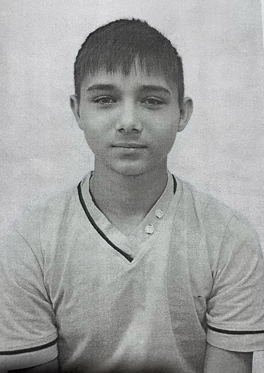 В Приангарье полицейские устанавливают местонахождение 16-летнего подростка   Последний раз его видели в микрорайоне Юбилейный.  Законный представитель ребёнка рассказала полицейским, что 16-летний Андрей ушел из дома вечером и до настоящего времени его телефон недоступен, а местонахождение неизвестно.   На вид ему около 16 лет, рост около 160 см, глаза карие.   Особые приметы: на предплечье имеется татуировка в виде надписи «Спаси и сохрани». Был одет в черную куртку, кроссовки и брюки.   Граждан, располагающих информацией о местонахождении ребёнка, просьба позвонить в дежурную часть полиции по телефону 8 3952 21-68-05 или 02 с мобильного 102 . Номер ответственного сотрудника - 8  924  608-88-92.