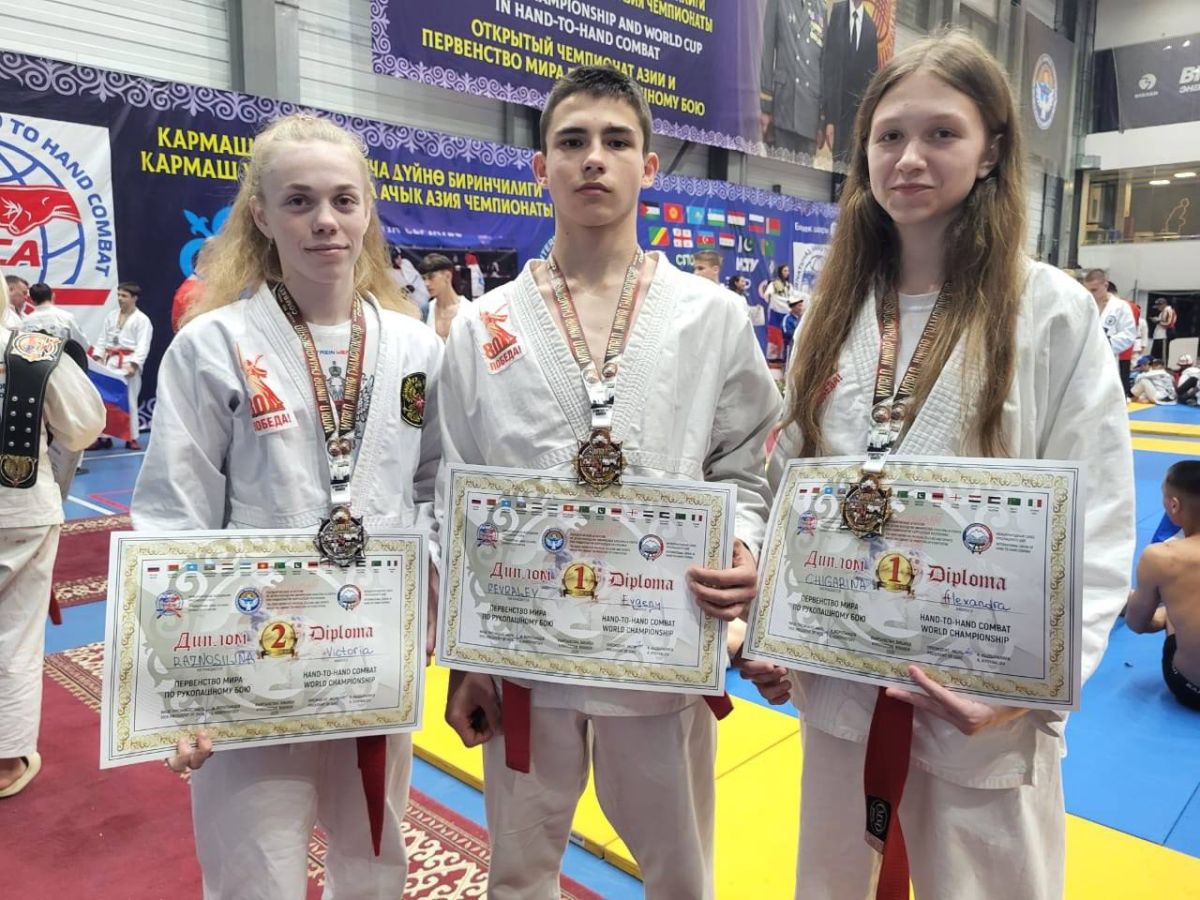 Тульские спортсмены по рукопашному бою показывают высокие результаты на соревнованиях в Бишкеке В Бишкеке прошли состязания по рукопашному бою на первенство мира среди юношей и девушек, а также отбор на этап Кубка мира среди мужчин и женщин в рамках чемпионата Азии, сообщил в своем телеграм-канале губернатор Тульской области Дмитрий Миляев. Подробнее Тульские Известия