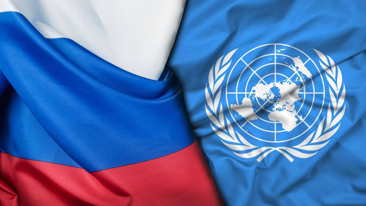 Всемирная продовольственная программа  ВПП  ООН опубликовала тематическое исследование о реализации в Армении Национальной программы школьного питания.    В материале отмечена высокая эффективность сотрудничества между Российской Федерацией, ВПП ООН и Правительством Армении.   В период с 2010 по 2024 гг. Российская Федерация профинансировала 4 этапа проекта по школьному питанию в Армении на сумму 43 млн долл. США.     Среди результатов:  • более 102 тыс. армянских школьников получают качественное питание; • созданы дополнительные рабочие места, а также условия для прохождения персоналом школ программ профессиональной переподготовки; • переоборудованы кухни и школьные столовые; • налажены закупки продуктов питания у местных производителей; • разработаны и приняты национальные программные документы в этой сфере и т.д.    Достигнутые успехи привели к значительному улучшению показателей посещаемости и успеваемости учащихся армянских школ.   В настоящий момент реализуется 5-й этап проекта по развитию системы устойчивого питания в Армении в 2025-2030 гг. с целевым взносом Российской Федерации в фонд ВПП ООН на сумму свыше 25 млн долл. США.  Полный текст  #РоссияАрмения  #ООН #ВППООН #РоссияПомогает