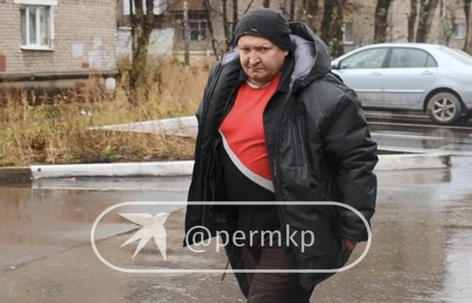 Умер пермский людоед Михаил Малышев Ему было 65 лет Как рассказала очевидица KP RU сегодня около полудня Малышев пришел на прием к терапевту в поликлинику В фойе ему внезапно стало плохо и он упал на пол Врачи пытались реанимировать но безуспешно Наш источник знакомый ситуацией сообщил что Малышев умер из за цирроза печени Напомним что Михаил Малышев стал известен после ряда жутких преступлений Он убил и съел двух человек держал в рабстве молодую студентку а также совершил жестокие действия по отношению к животным сотни кошек и собак были убиты им Подробнее в нашем региональном канале КП Пермь Подписаться на truekpru Читать нас в MAX