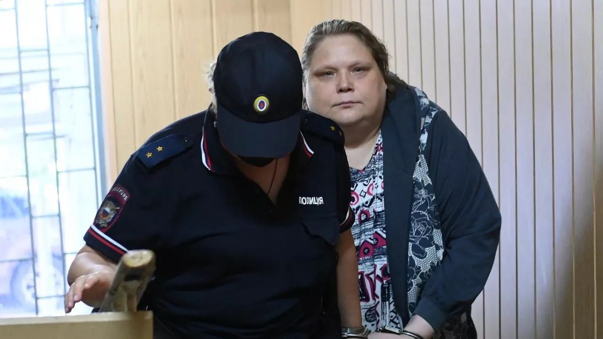 В Судогде смягчили наказание рязанской журналистке Баязитовой newsvladimir ru fn 1721487 html Об этом сообщает наш корреспондент из зала суда Напомним журналистку и автора блога Адские бабки приговорили к 5 годам колонии Её признали виновной в вымогательстве у топ менеджера Промсвязьбанка По версии следствия женщина требовала деньги за блок на негатив Прислать новость Подписаться