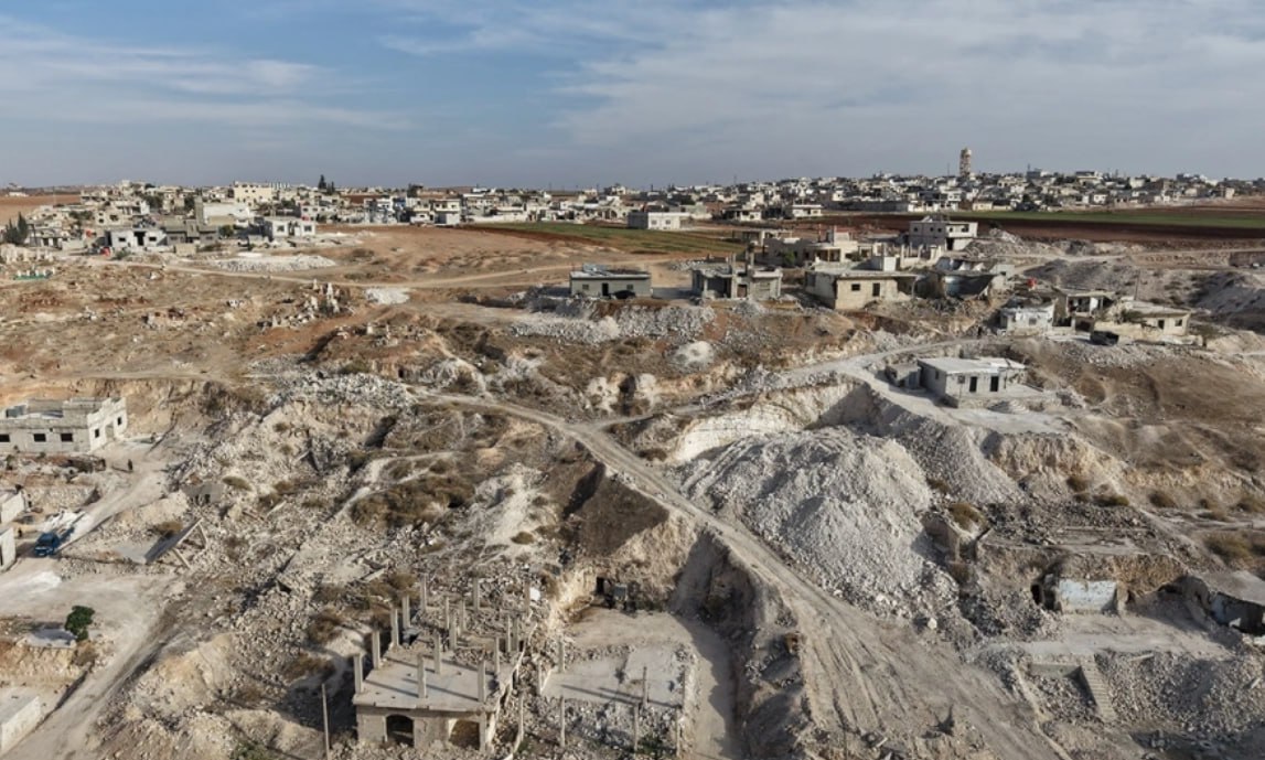 США смягчают санкционный режим и меры экспортного контроля введенные в отношении Сирии объявило Управление по контролю над иностранными активами OFAC американского Минфина Передача большинства товаров гражданского назначения американского производства а также технологий и программного обеспечения в Сирию или внутри Сирии разрешена без лицензии сказано в документе Санкции против свергнутого президента страны Башара Асада при этом остаются в силе Фото Khalil Ashawi Reuters Следить за новостями РБК в МАХ