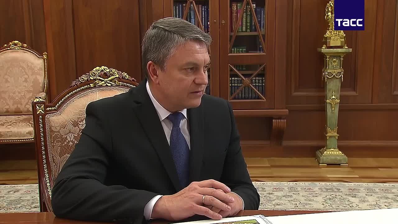 Глава ЛНР Леонид Пасечник на встрече с Президентом РФ Владимиром Путиным рассказал о поддержке участников СВО в регионе В 2025 году различные меры поддержки были оказаны 12 тысячам участников СВО и их родственникам сказал Глава ЛНР Пасечник отметил что власти Республики считают поддержку участников спецоперации святой обязанностью
