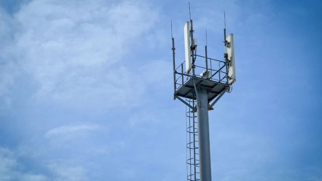 МТС модернизировала сеть LTE в шести небольших населенных пунктах Красноярского края, в каждом из которых проживает менее 600 человек. Улучшение емкости и покрытия сети коснулось деревень и сел Шушенского, Сухобузимского, Назаровского, Большемуртинского и Канского районов. Специалисты МТС установили дополнительное телеком-оборудование в поселках Алтан, Бузим и Зеленый Луг, селах Ельник и Верх-Казанка, а также в деревне Седельниково. В общей сложности обновление сети МТС затронуло более двух тысяч жителей этих населенных пунктов.