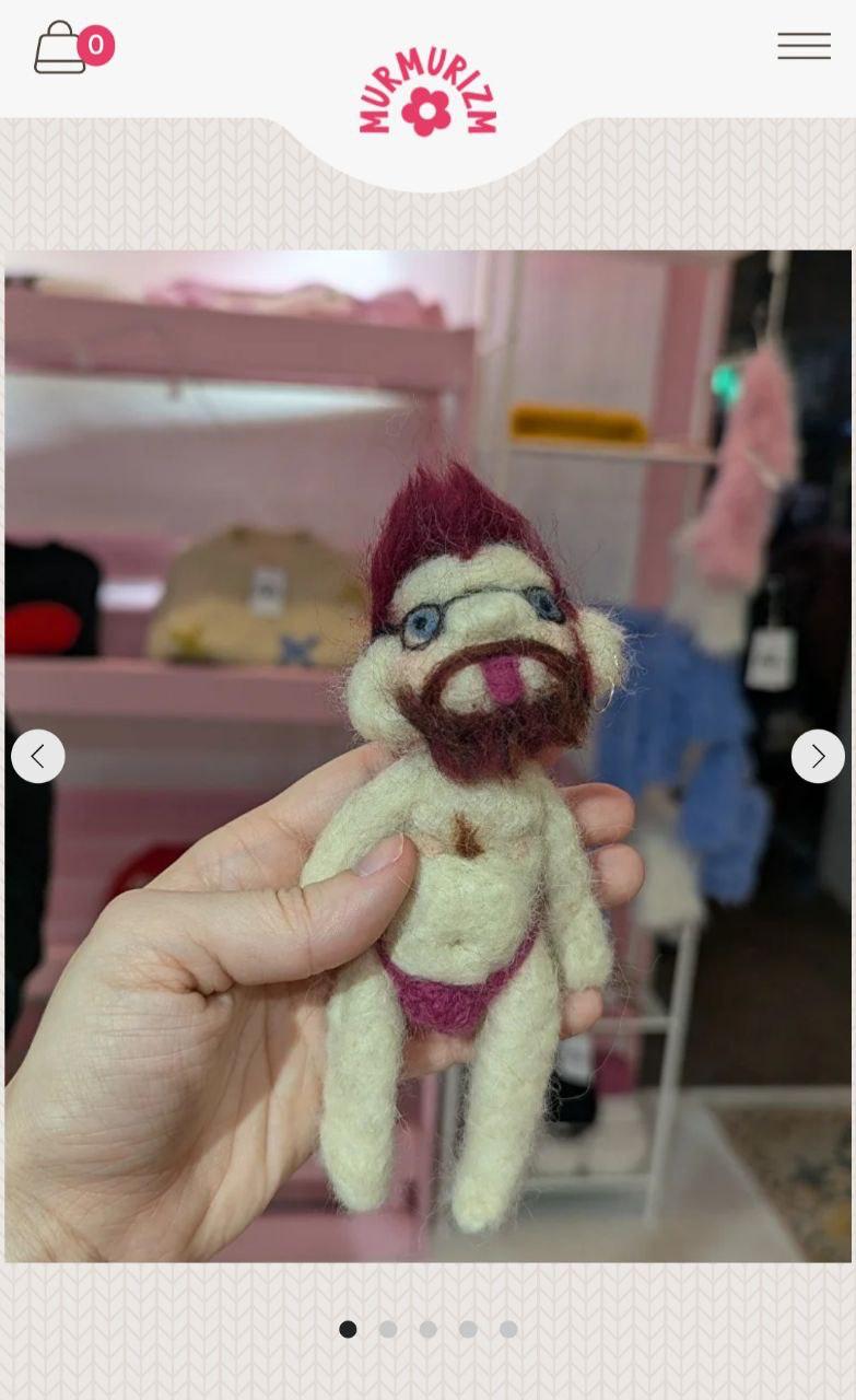 Такой вот необычный способ терапии после расставания девушки заприметили мастер классы по созданию кукол вуду по фотографиям своих бывших Психологи пишут что подобные практики действительно относятся к арт терапии а рилсы с процессом создания таких игрушек набирают миллионы просмотров под ироничные треки о мести Правда о дальнейшей судьбе реальных прототипов ничего не известно