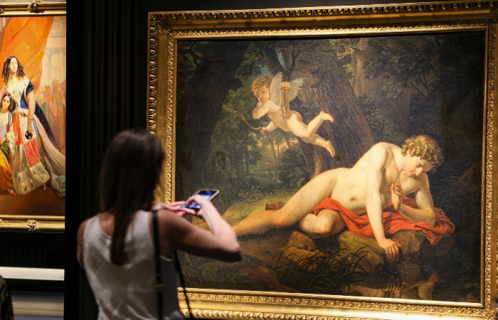 Фото EPA ТАСС Москва 7 декабря Новая Третьяковская галерея на Крымском Валу возобновила работу Центральный вход в здание открыт говорится в сообщении опубликованном в телеграм канале галереи В воскресенье сообщалось что вход в Новую Третьяковскую галерею на Крымском Валу закрыт Посетители которые были вынуждены прервать посещение выставок или купили билеты на время в которое галерея была закрыта смогут сдать билеты или посетить выставки в любое время в течение 14 дней Ранее в СМИ появилась информация об эвакуации в Новой Третьяковке По их данным в здании сработала сигнализация посетителей вывели из здания