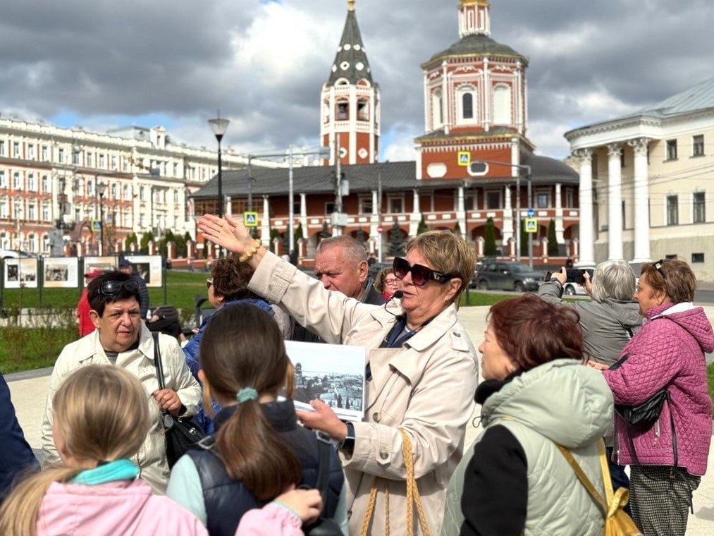 25 октября состоится тур выходного дня на поезде из Волгограда в Саратов Отправление из Волгограда в 06 20 прибытие в Саратов в 12 39 В пути туристов ждут ланч боксы и комфортный трансфер Программа Обзорная экскурсия Саратов купеческий музей краеведения обед в кафе Парк Победы прогулка по Саратовскому Арбату Отправление из Саратова в 18 02 прибытие в Волгоград в 22 17 Бронирование 7 927 064 12 92 7 937 099 77 03