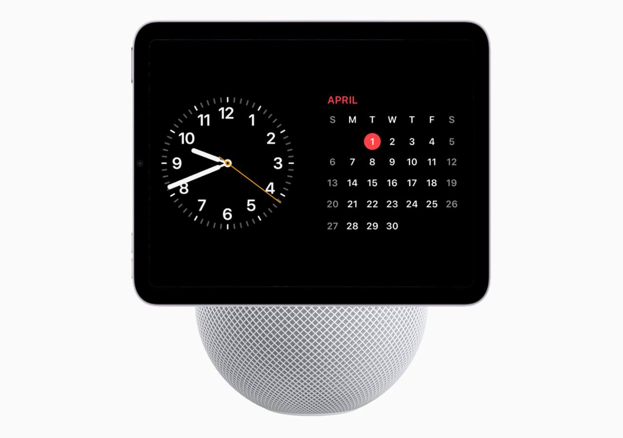 Apple HomePad релиз состоится весной 2026 года Линейка устройств умного дома получит несколько хабов управления HomePod с 7 дюймовым квадратным дисплеем Устройство получит фронтальную камеру Central Stage Управляться будет обновленной Siri Стоимость 350 долларов Apple готовит и робота для рабочего стола который получит экран на 9 дюймов Релиз состоится не раньше 2027 года Всё это мы уже знаем релиз устройств умного дома не первый раз отложен до появления умной Siri
