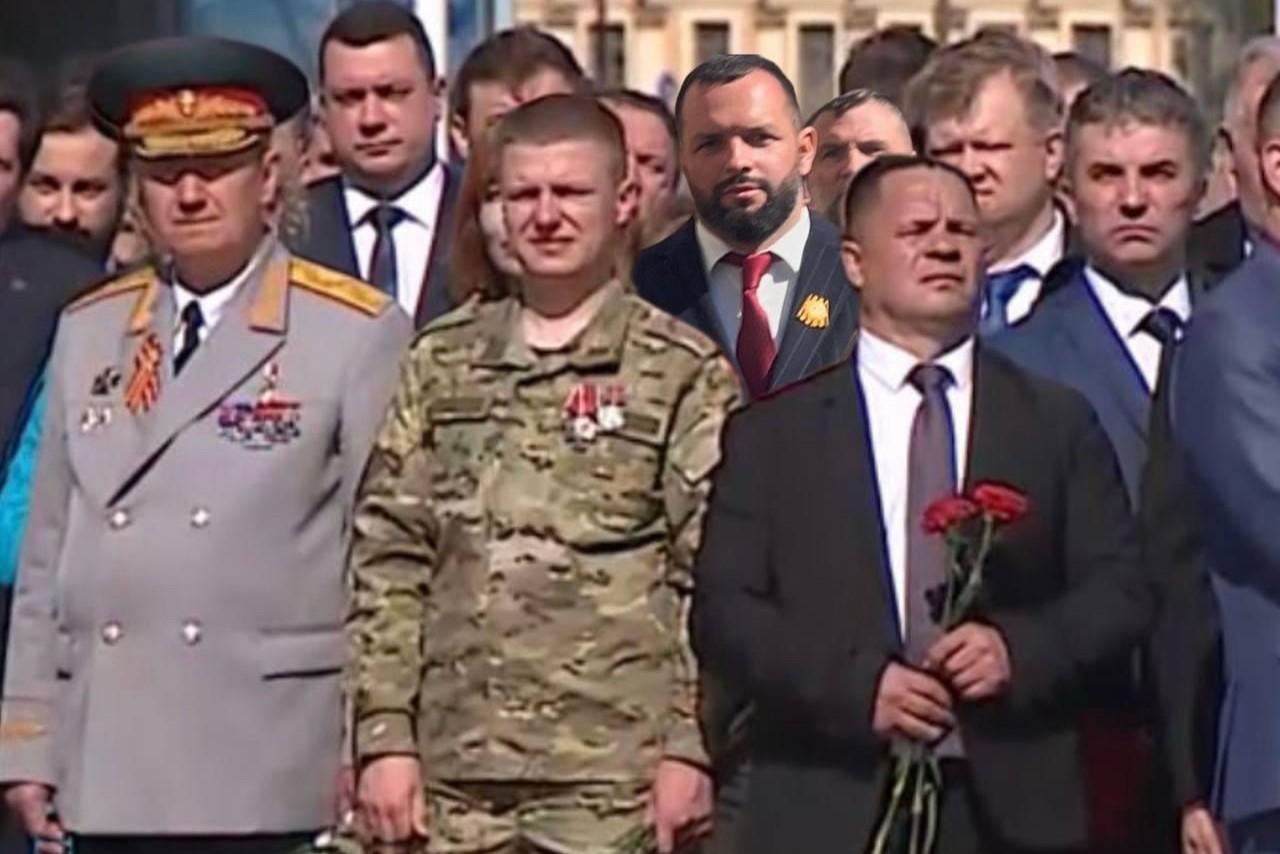 В КИО сделали коллаж из фото с церемонии у Медного всадника — главу комитета переместили на более видное место
