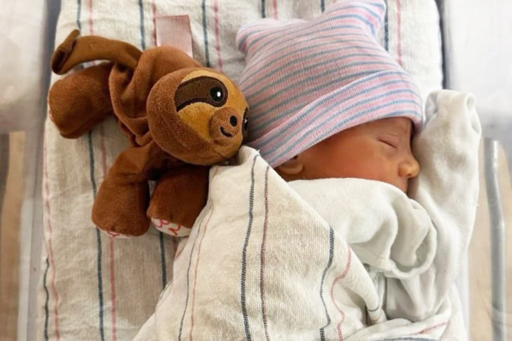 Милота Пополнение в семье Иглесиас Бывшая российская теннисистка Анна Курникова и испанский певец Энрике Иглесиас стали родителями в четвертый раз Ребенок появился на свет неделю назад но известно об этом стало только сейчас Мое солнышко 17 декабря 2025 года подписала Курникова фотографию спящего младенца Пол и имя новорожденного не указаны Подписаться на РГ в Telegram Читать нас в MAX